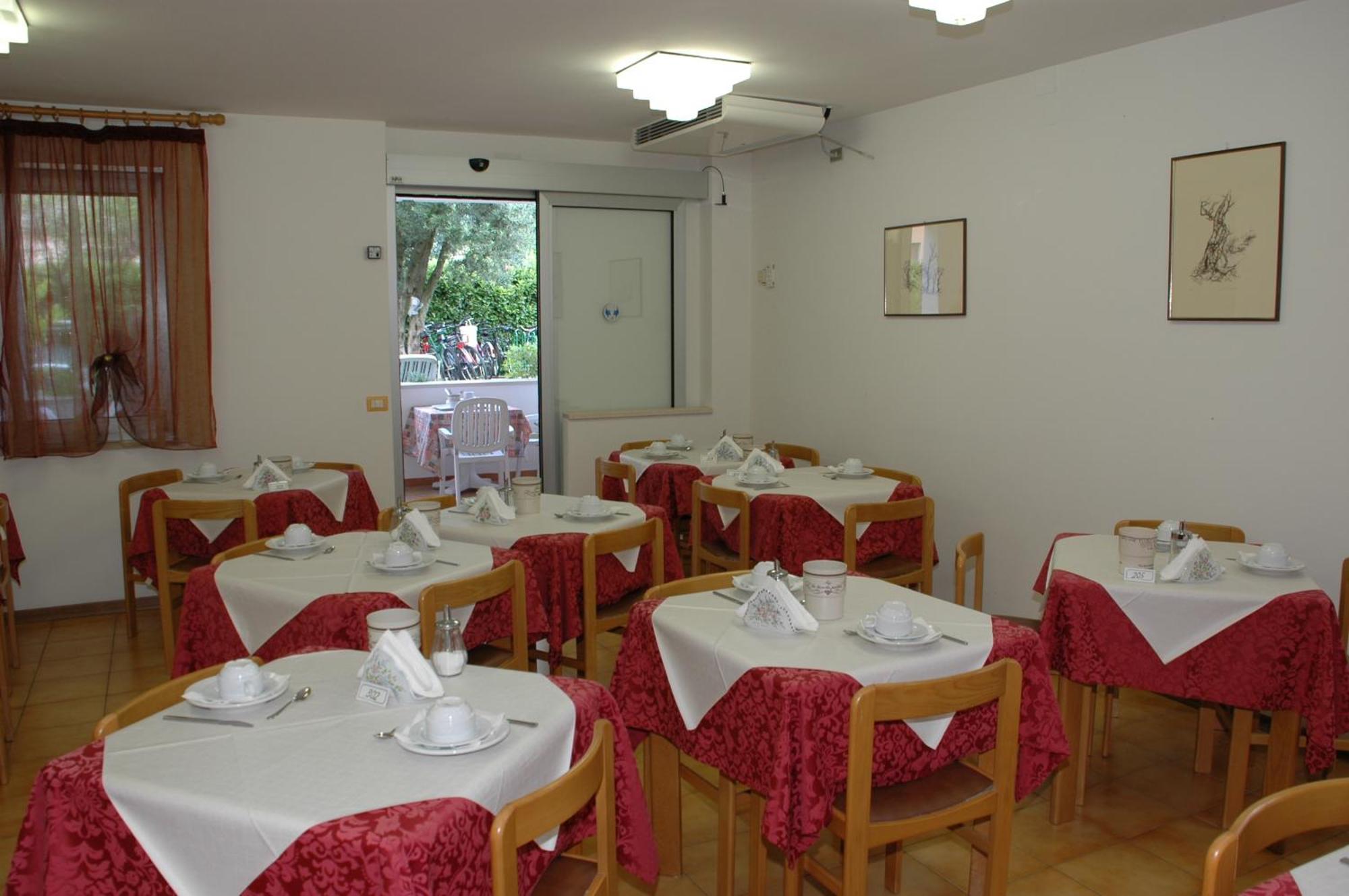 Hotel Garni Villa Magnolia Torbole Sul Garda Ngoại thất bức ảnh