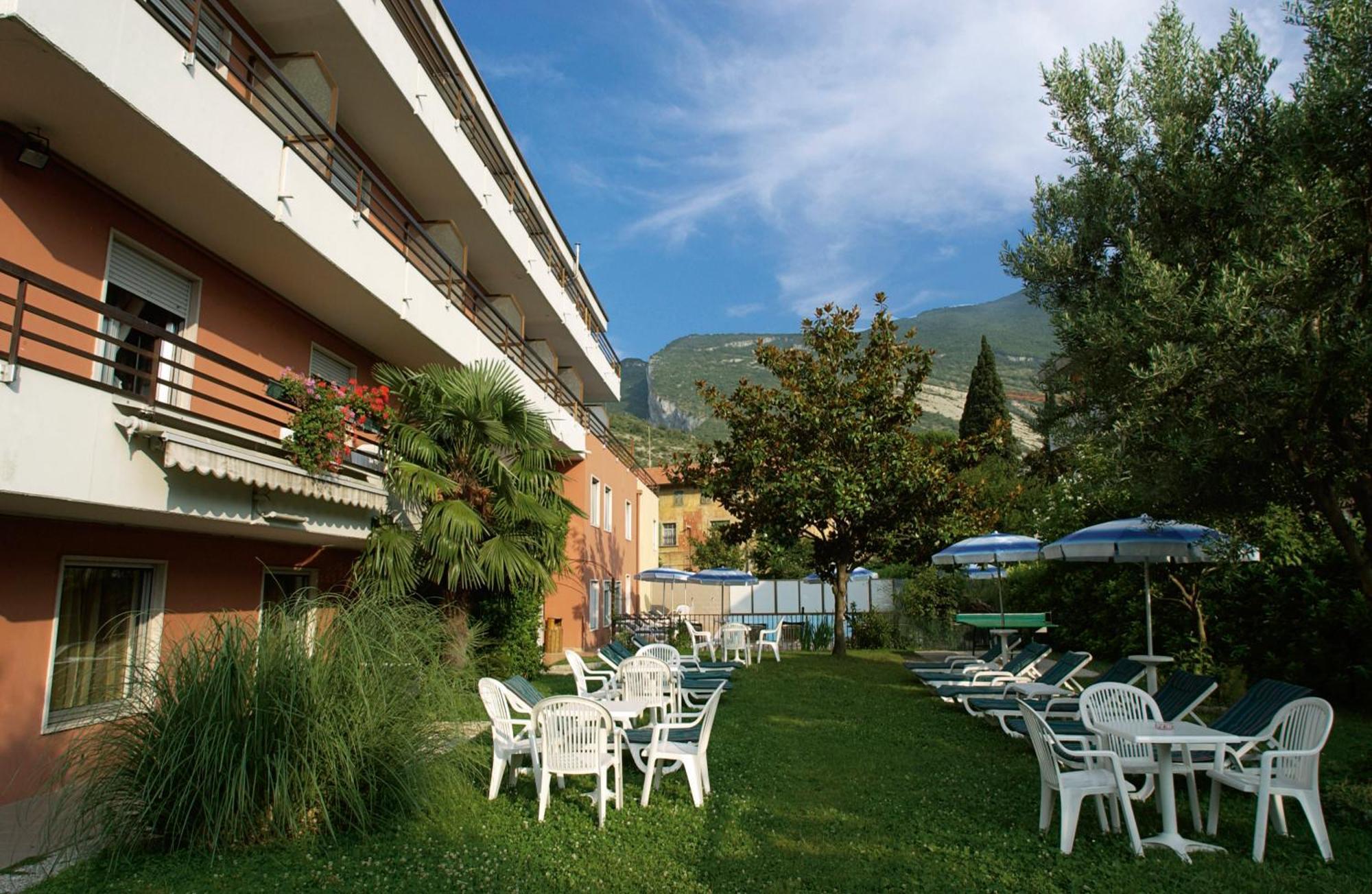 Hotel Garni Villa Magnolia Torbole Sul Garda Ngoại thất bức ảnh