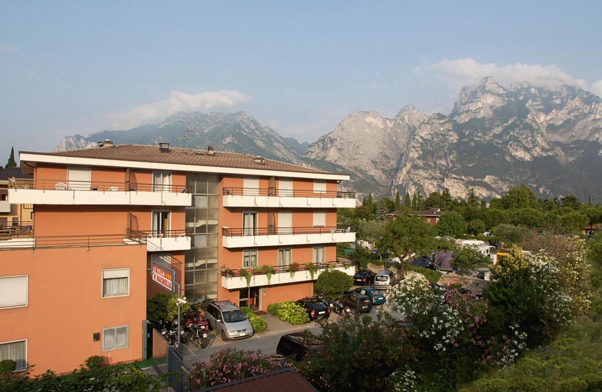 Hotel Garni Villa Magnolia Torbole Sul Garda Ngoại thất bức ảnh