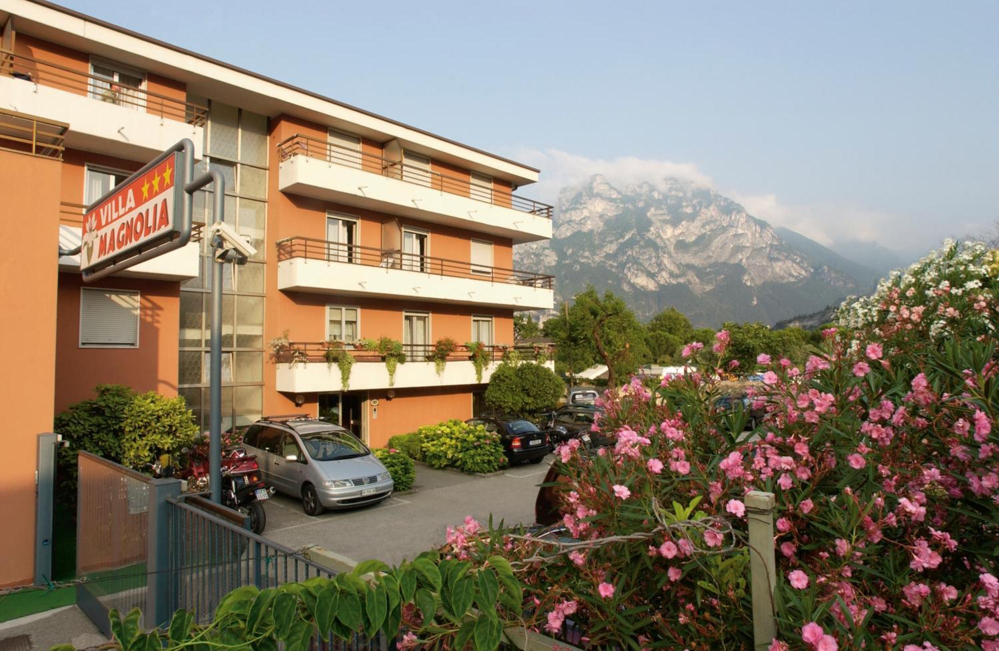Hotel Garni Villa Magnolia Torbole Sul Garda Ngoại thất bức ảnh