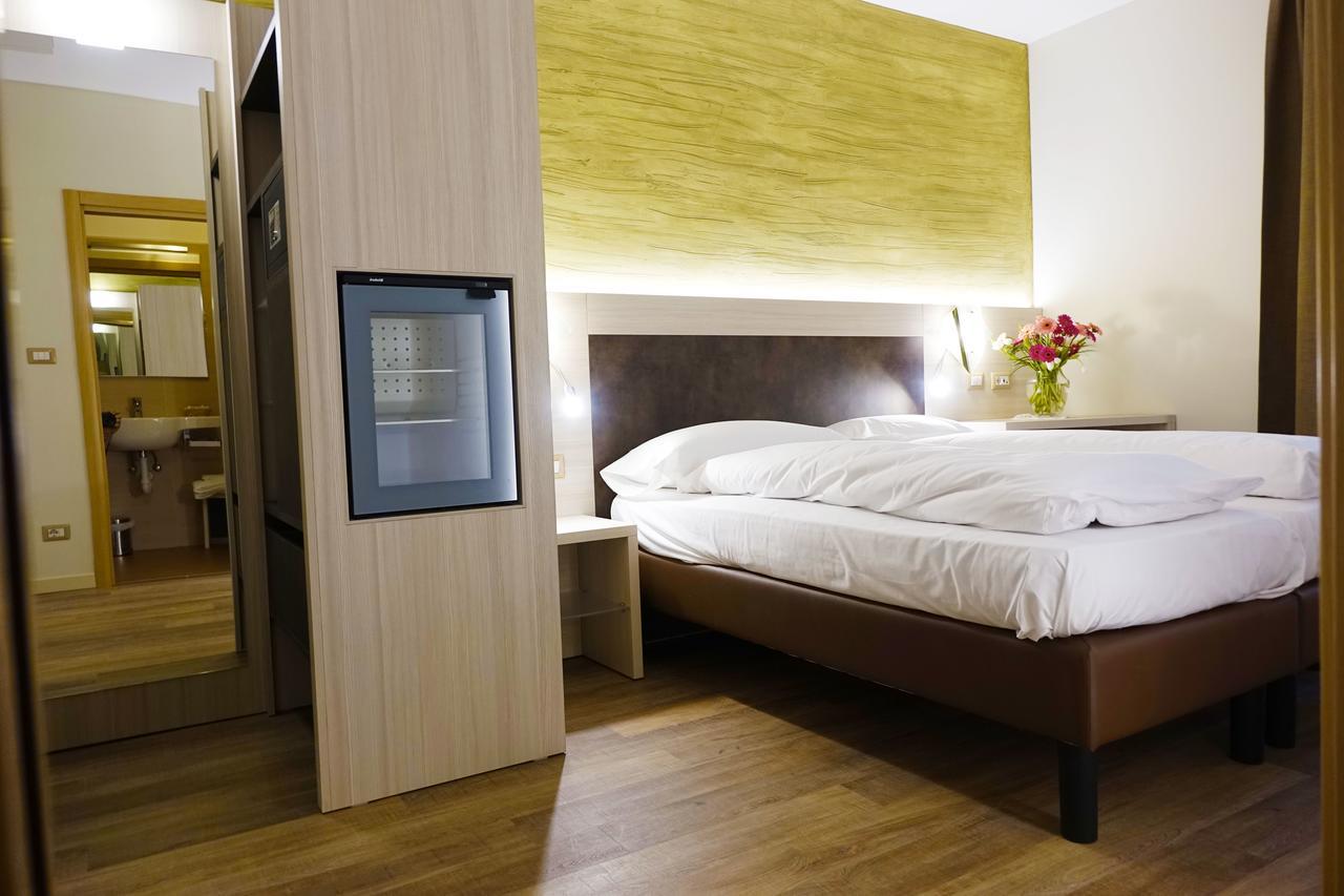 Hotel Garni Villa Magnolia Torbole Sul Garda Ngoại thất bức ảnh