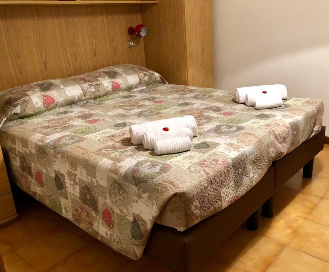 Hotel Garni Villa Magnolia Torbole Sul Garda Ngoại thất bức ảnh
