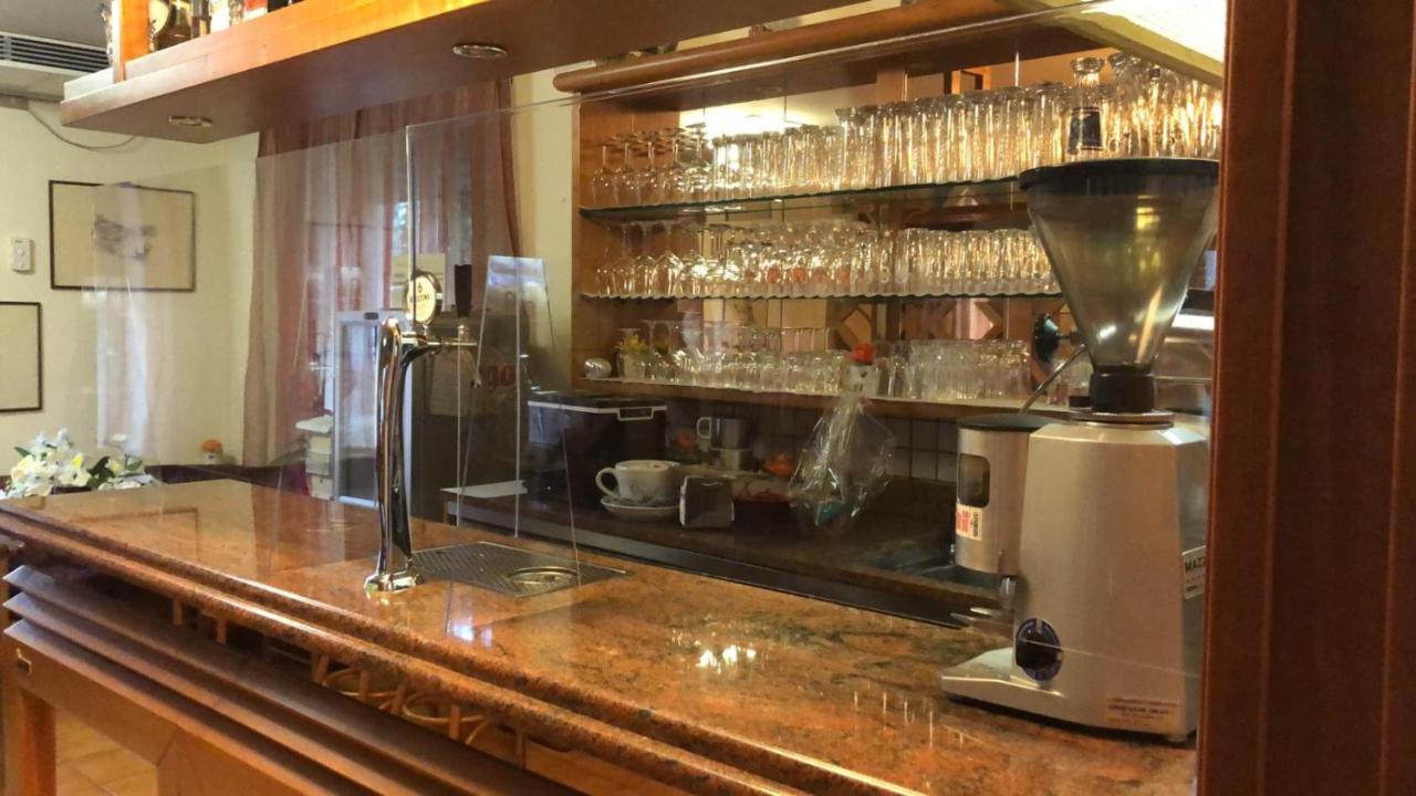 Hotel Garni Villa Magnolia Torbole Sul Garda Ngoại thất bức ảnh